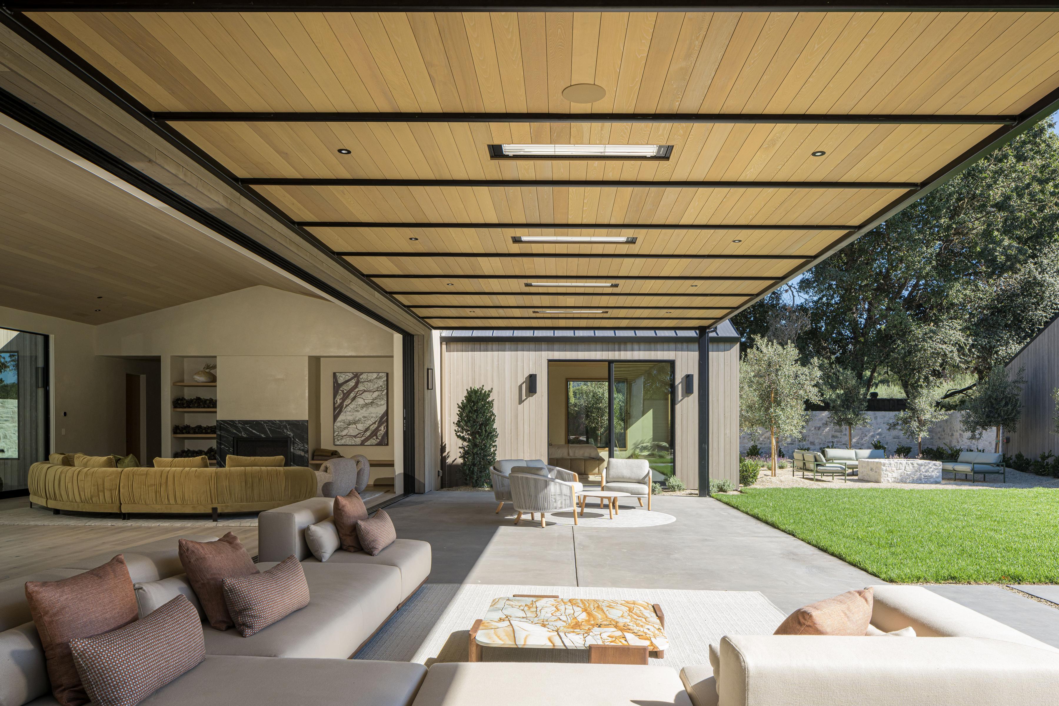 Framing Sonoma features a 41-foot Series 600 Multi-Slide Door, the largest Ridge Design + Build has used on a project.