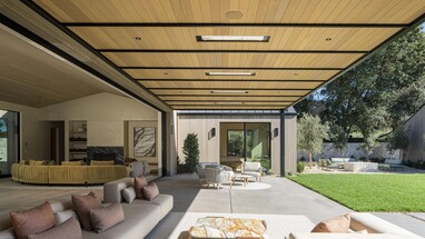 Framing Sonoma features a 41-foot Series 600 Multi-Slide Door, the largest Ridge Design + Build has used on a project.