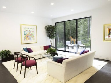 A Series 600 Multi-Slide Door provides a seamless flow from the interior seating area to the exterior.