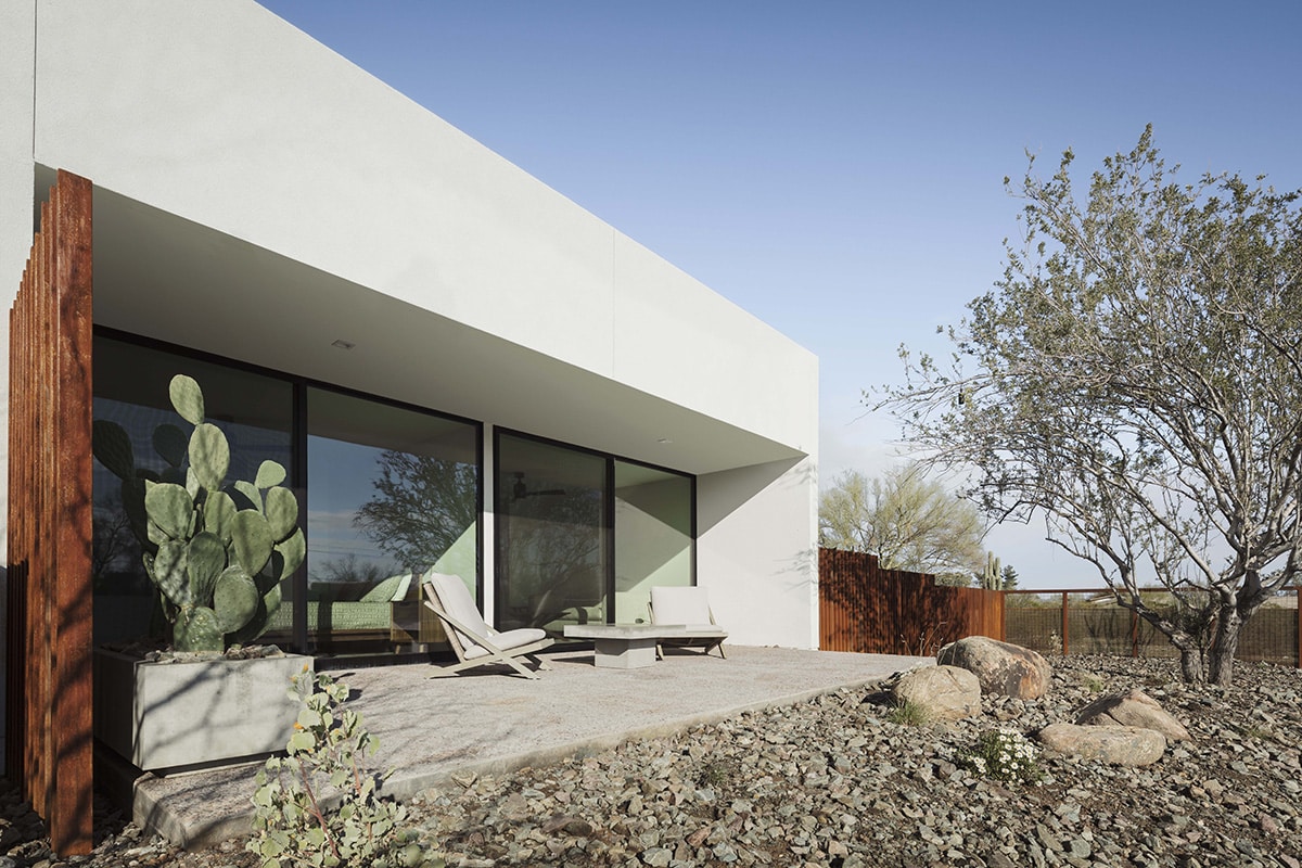 The Series 600 windows in the master bedroom looks out into the Sonoran Desert landscape.
