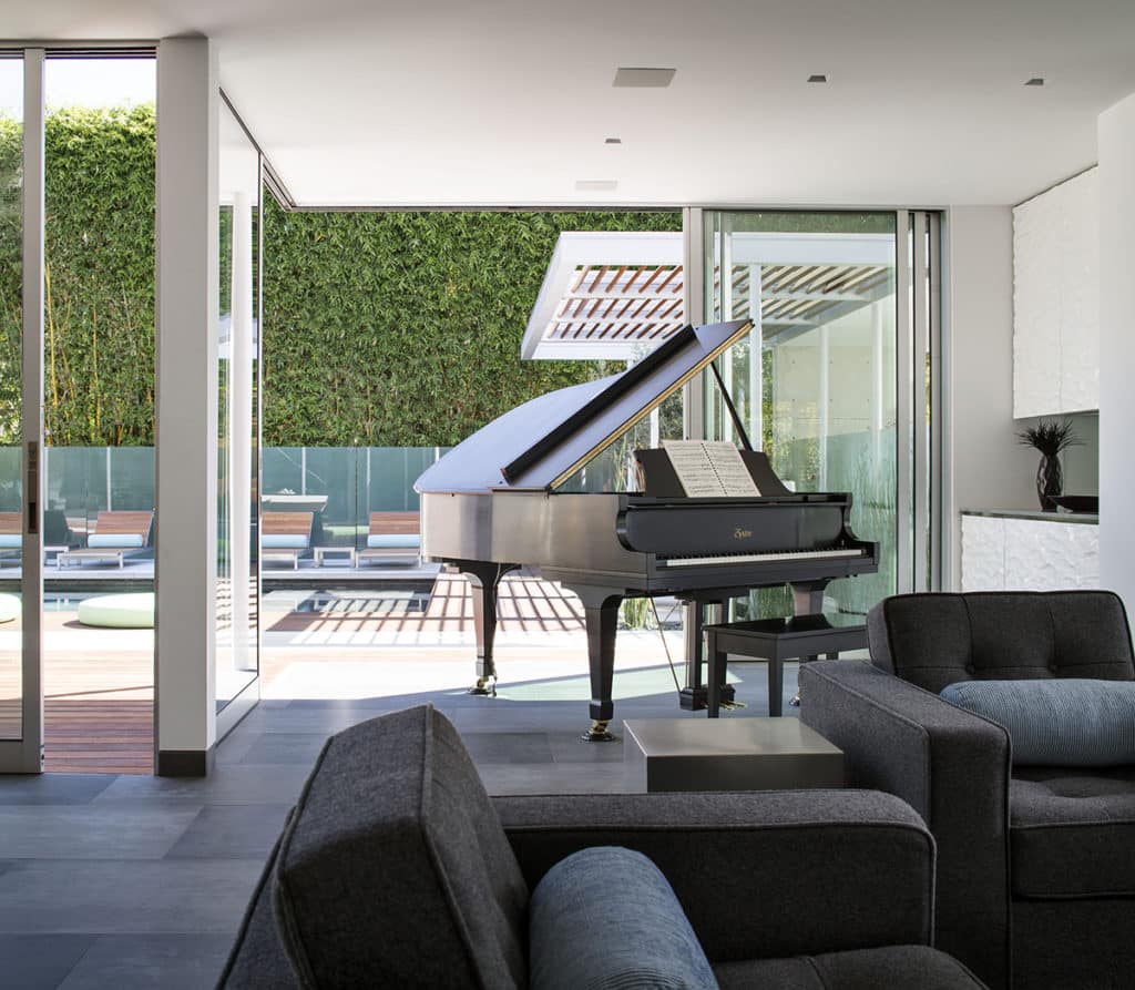 A stunning 90-degree Series 600 Multi-Slide Door opens the living room to the backyard and brings the pristine San Diego weather inside.