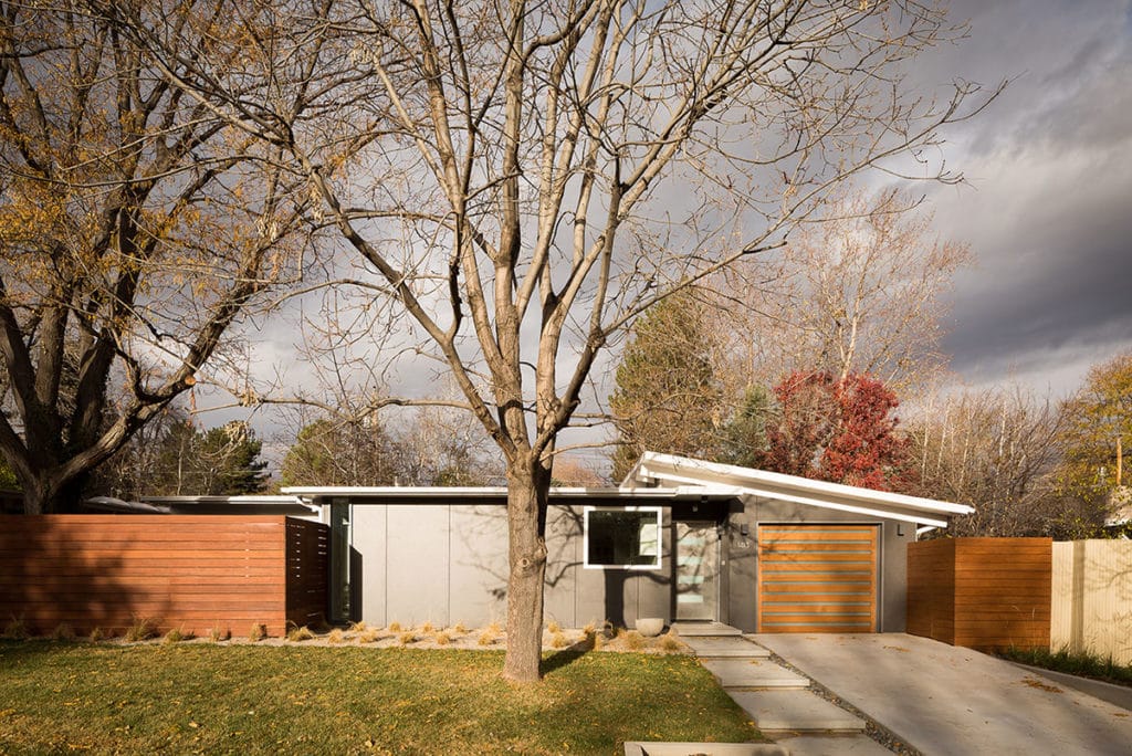 A front view of the Mid-century Modern home with Western Window Systems' contemporary stylings that fit perfectly with the architecture.