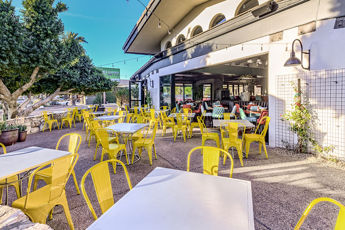 With all the multi-slides open, the boundary between the indoor dining room and the patio virtually disappears