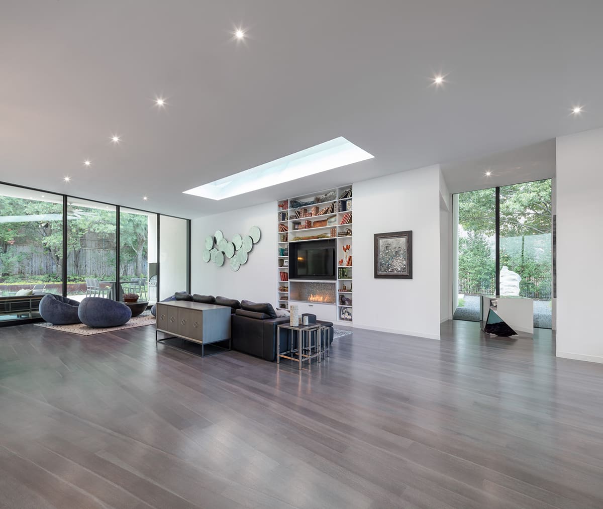 The massive, floor to ceiling multi-slides lend themselves to the homes contemporary aesthetic.