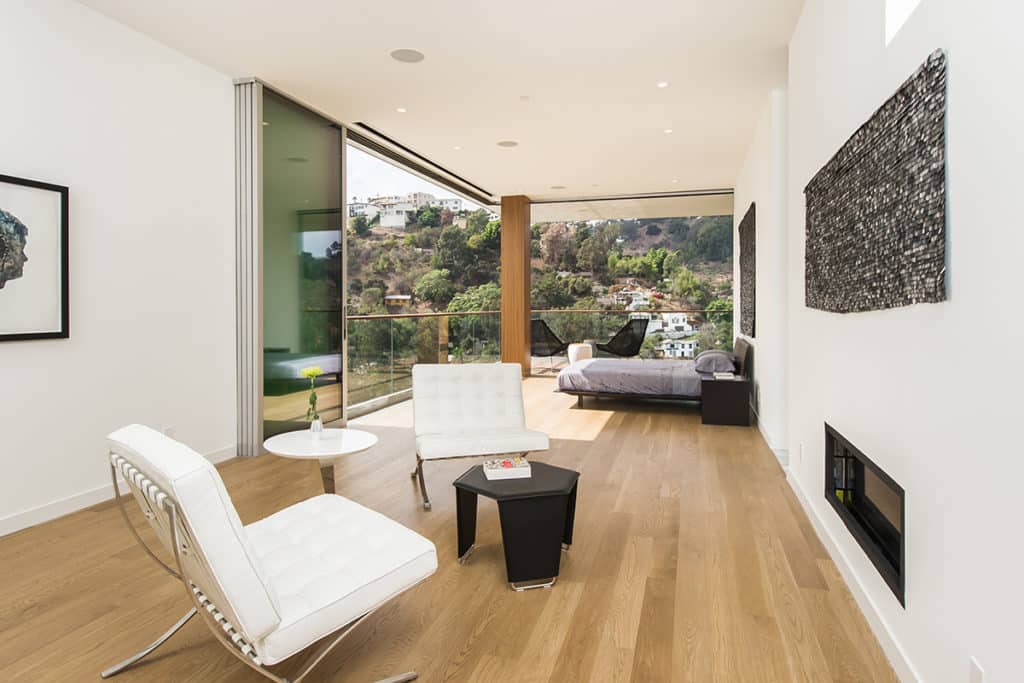 The 90-degree multi-slide in the master suite seamlessly merges the indoors with the outside.