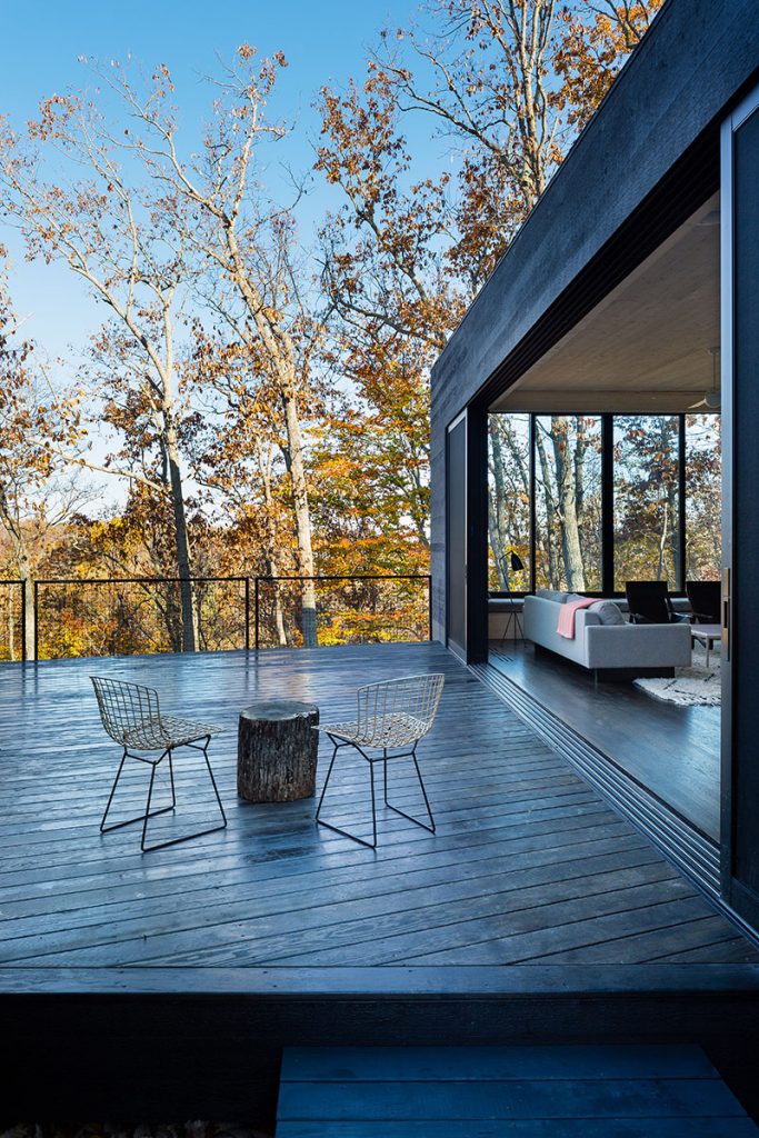 When the multi-slide door is opened, the center volume becomes an indoor-outdoor campsite.