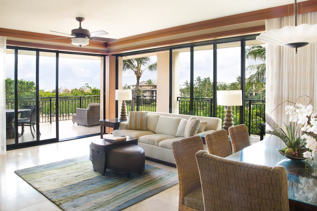 The two open multi-slides allow for a cross-breeze in the guest room.