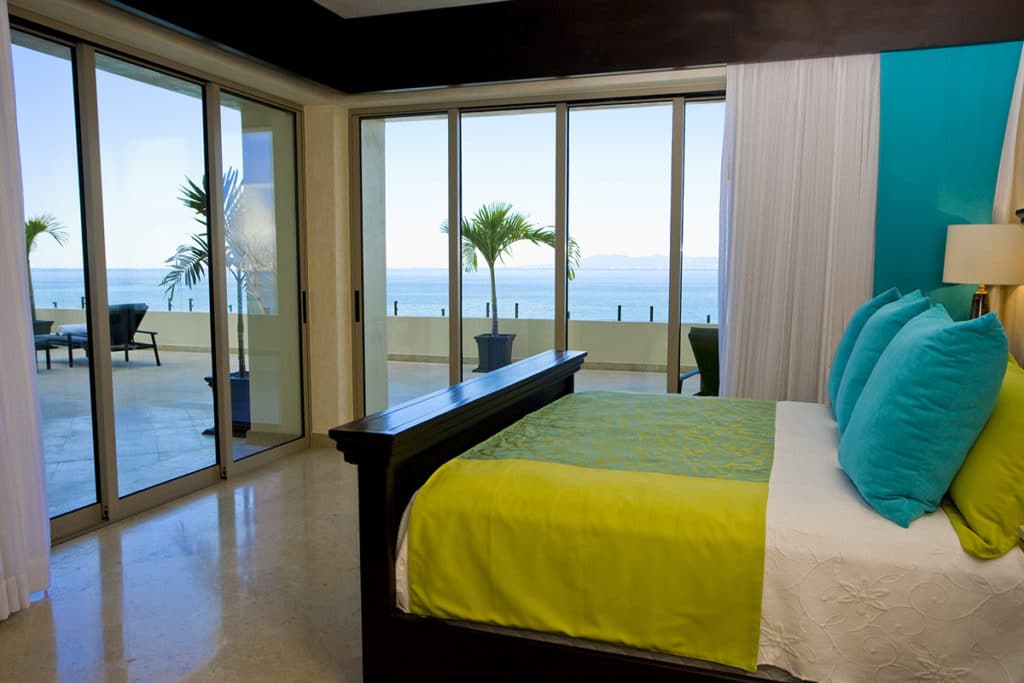 A room with two multi-slide doors connected by a beam in the corner.