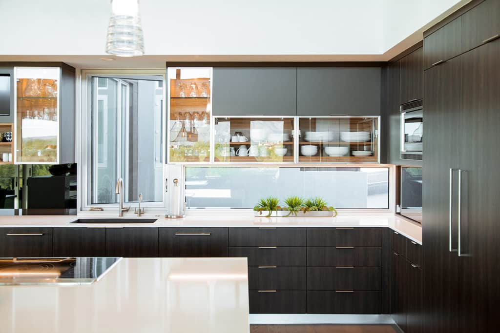 Western Window Systems’ casement windows come in all shapes and sizes, as showcased in the kitchen with a large vertical window and narrow horizontal window.