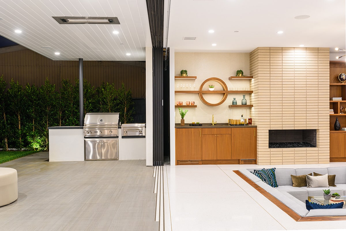 Thanks to the flush sill on this multi-slide connecting the living room with the patio, the interior and exterior of the home become one and the same.