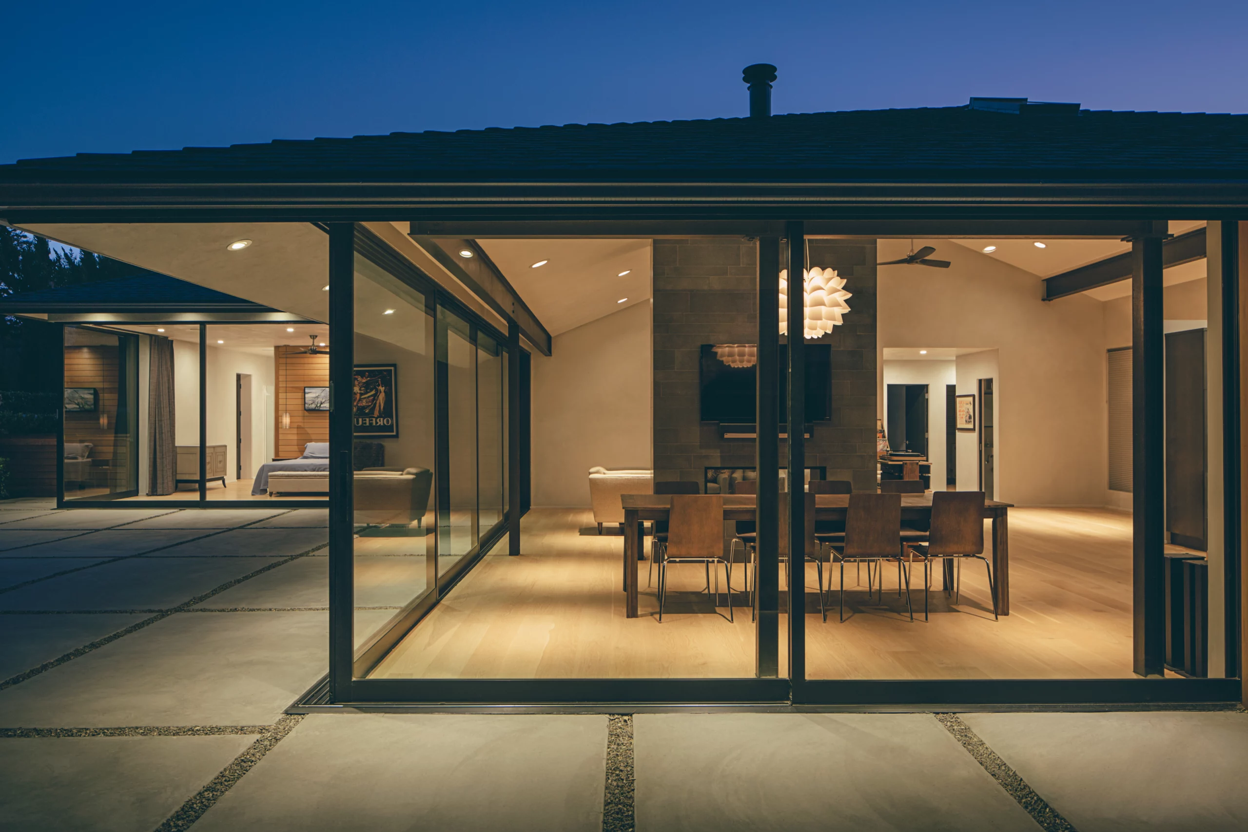 The flying cantilever outside the main living area provides a spectacular effect, says architect Dan Weber.